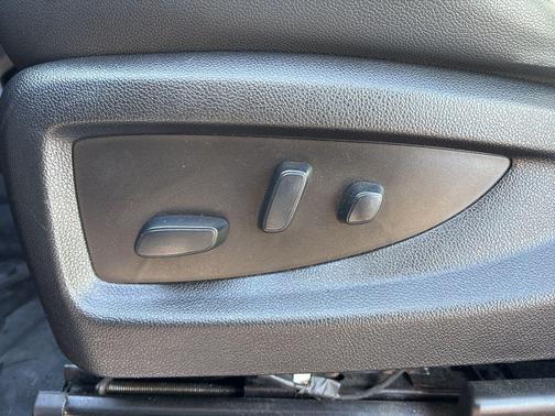 White 2019 GMC Yukon SLT