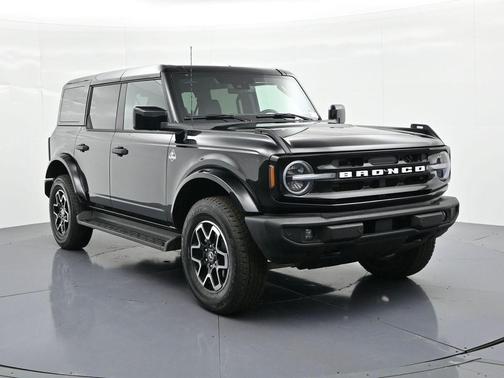 Shadow Black 2026 Ford Bronco Outer Banks