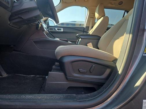 2023 Ford Explorer Base