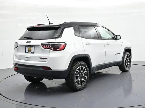 Bright White Clearcoat 2025 Jeep Compass TRAILHAWK