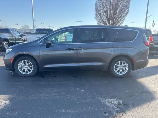 2023 Chrysler Pacifica Touring-L