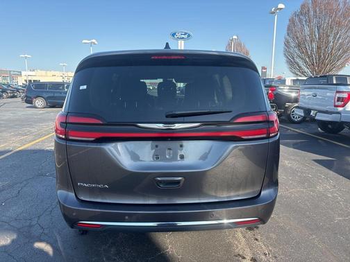 2023 Chrysler Pacifica Touring-L