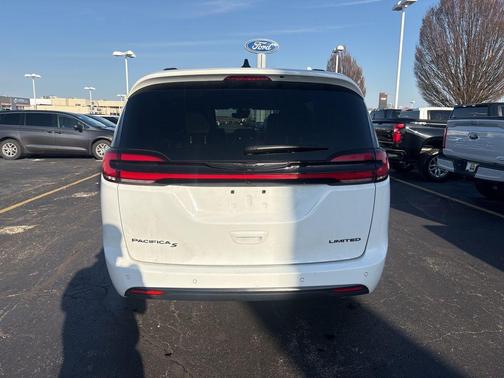 2025 Chrysler Pacifica Limited