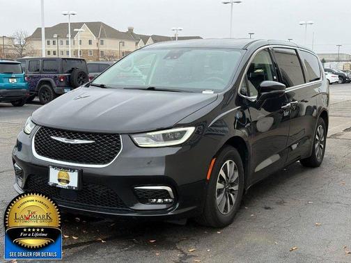 2022 Chrysler Pacifica Hybrid Touring L
