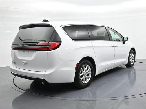 2024 Chrysler Pacifica Touring-L