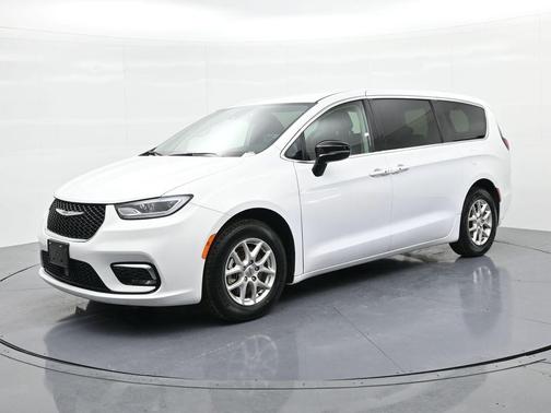 2024 Chrysler Pacifica Touring-L
