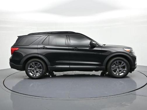 AGATE BLACK METALLIC 2022 Ford Explorer XLT