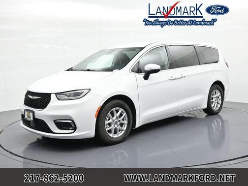 Bright White Clearcoat 2023 Chrysler Pacifica TOURING L