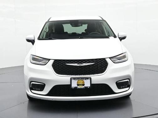 Bright White Clearcoat 2023 Chrysler Pacifica TOURING L