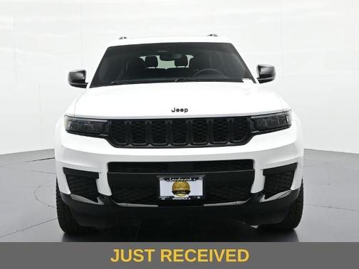 Bright White Clearcoat 2023 Jeep Grand Cherokee LAREDO