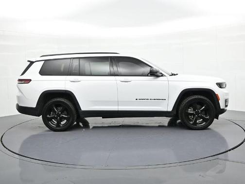Bright White Clearcoat 2023 Jeep Grand Cherokee LAREDO