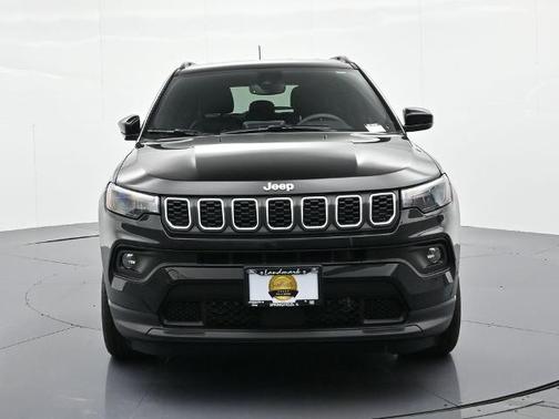 Diamond Black 2025 Jeep Compass LATITUDE