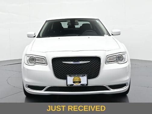 Bright White Clearcoat 2022 Chrysler 300 TOURING
