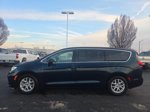 2023 Chrysler Pacifica Touring-L