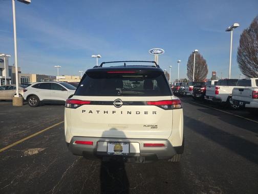 2024 Nissan Pathfinder Platinum