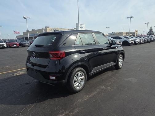 2022 Hyundai VENUE SE