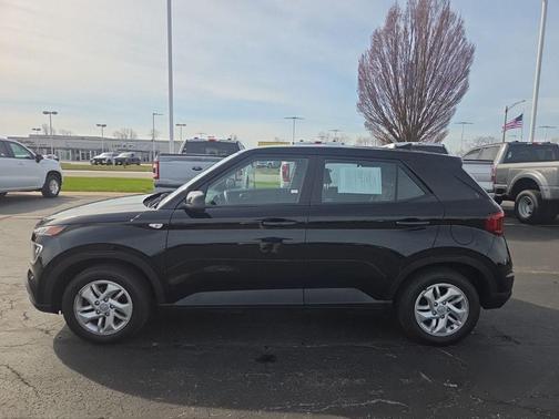 2022 Hyundai VENUE SE