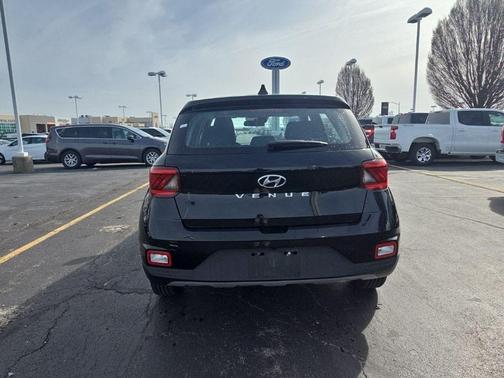 2022 Hyundai VENUE SE