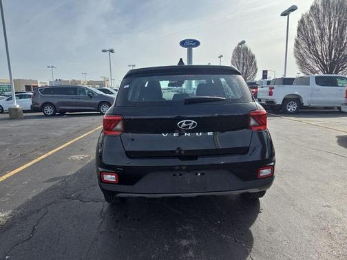 2022 Hyundai VENUE SE