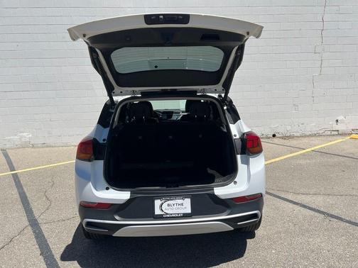 Summit White 2022 Buick Encore GX Select