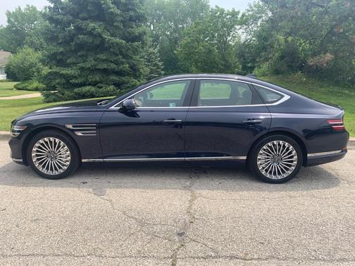 2024 Genesis Electrified G80 Advanced