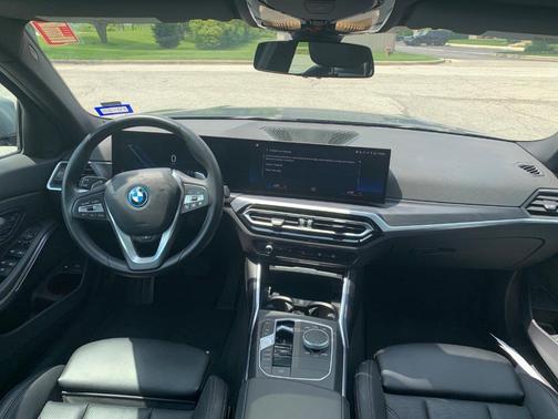 2024 BMW 330e 330e