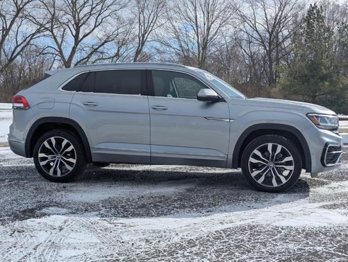 2022 Volkswagen Atlas Cross Sport 3.6L V6 SEL Premium R-Line