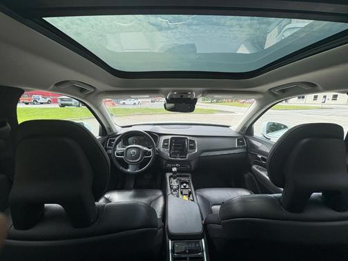 2020 Volvo XC90 T6 Momentum 7 Passenger