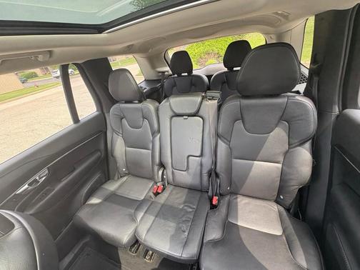 2020 Volvo XC90 T6 Momentum 7 Passenger