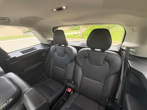 2020 Volvo XC90 T6 Momentum 7 Passenger