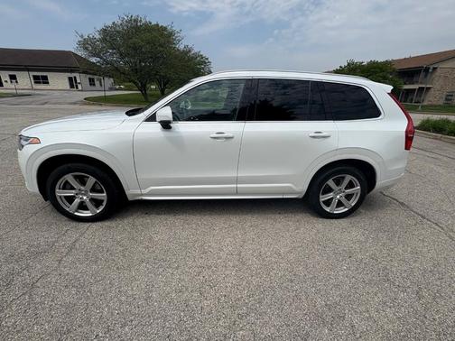 2020 Volvo XC90 T6 Momentum 7 Passenger
