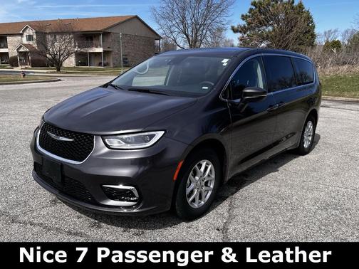 2023 Chrysler Pacifica Touring-L