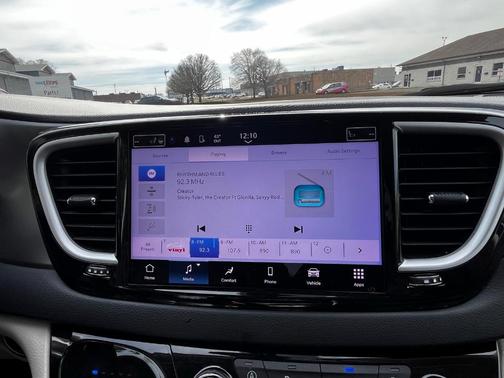 2023 Chrysler Pacifica Touring-L