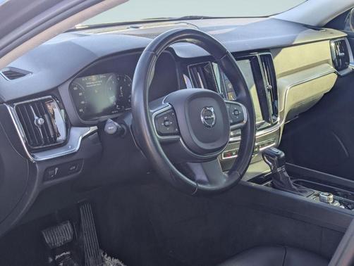 2019 Volvo S60 T6 Momentum