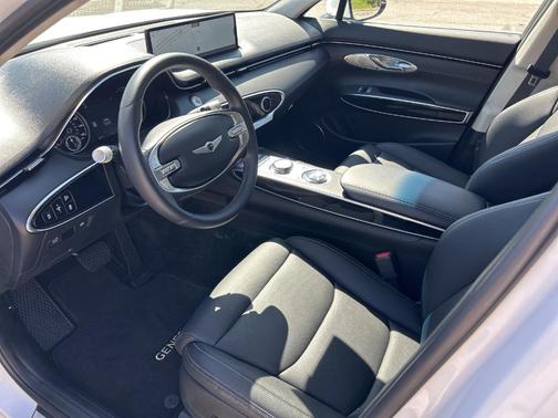 2023 Genesis GV70 2.5T
