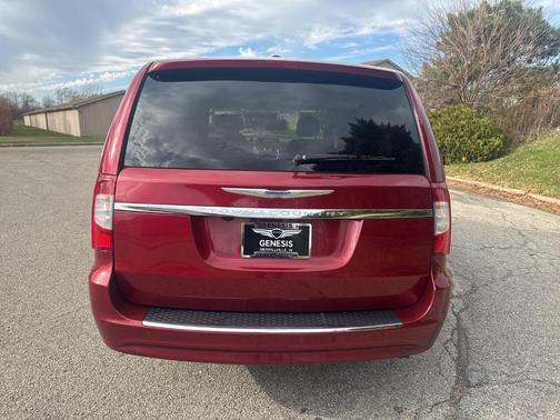 2016 Chrysler Town & Country Touring-L