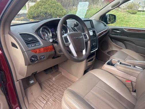 2016 Chrysler Town & Country Touring-L