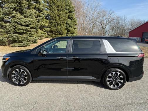 2024 Kia Carnival EX