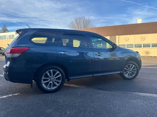 2014 Nissan Pathfinder S