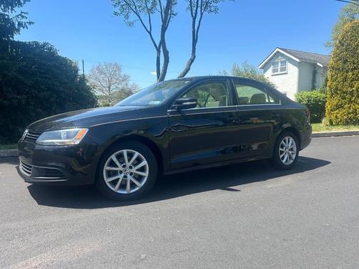 Black Uni 2014 Volkswagen Jetta Auto SE w/Connectivity