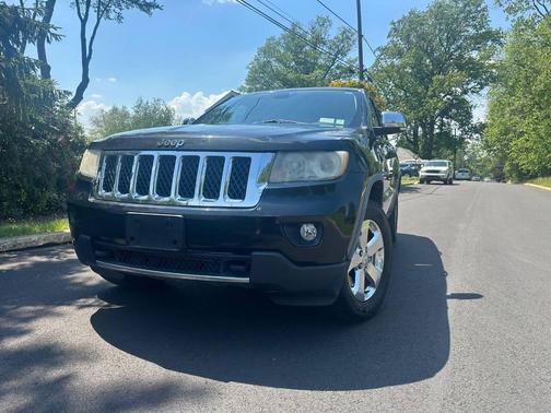 Brilliant Black Crystal Pearlcoat 2011 Jeep Grand Cherokee Overland