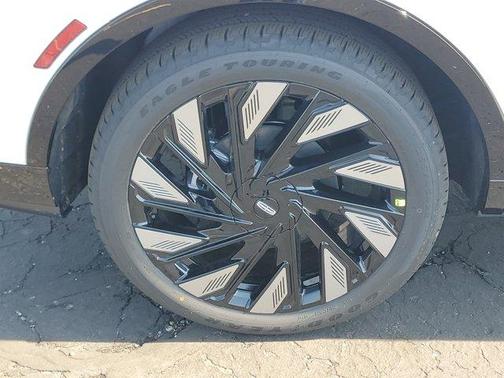 White Platinum Tri-Coat Metallic 2026 Lincoln Nautilus Reserve