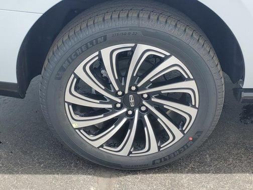 Crystal White Metallic 2026 Lincoln Navigator Black Label