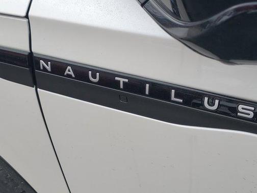 2025 Lincoln Nautilus Reserve