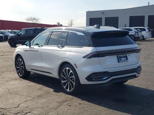 White Platinum Tri-Coat Metallic 2026 Lincoln Nautilus Black Label