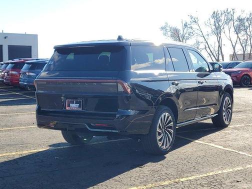 Infinite Black Metallic 2026 Lincoln Navigator Reserve