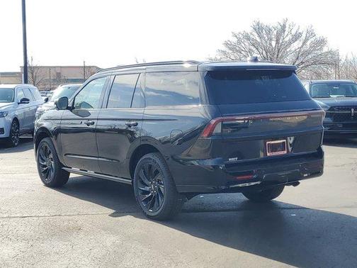 Infinite Black Metallic 2026 Lincoln Navigator Reserve