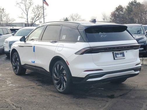 White Platinum Tri-Coat Metallic 2026 Lincoln Nautilus Reserve