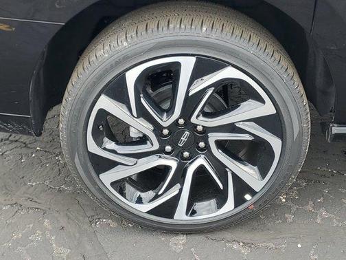 Infinite Black Metallic 2026 Lincoln Navigator L Reserve