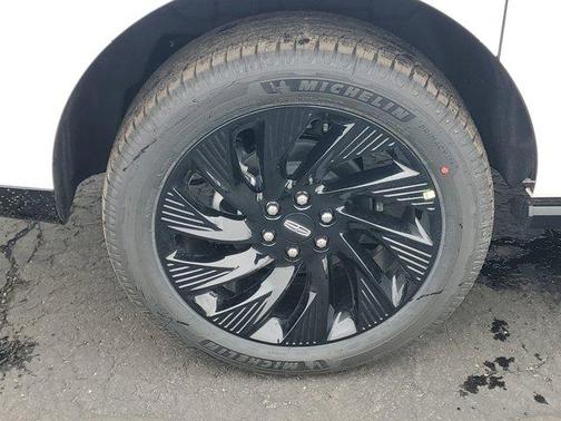 Pristine White 2026 Lincoln Navigator L Reserve